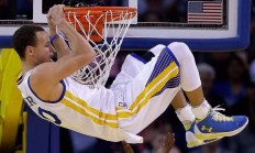 开云APP-骑士斩落76人，世界排名争夺战焦点战背后的战术博弈