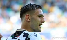 开云足球直播-关于那不勒斯前锋荣膺联赛最佳，成为关注焦点的信息