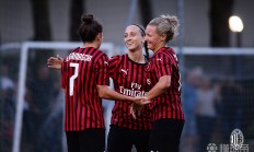 开云官网-米兰女足冲刺榜首，士气高昂