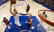 开云体育直播-包含巴西男篮完胜雄鹿B队，萨姆·米切尔制霸全场的词条