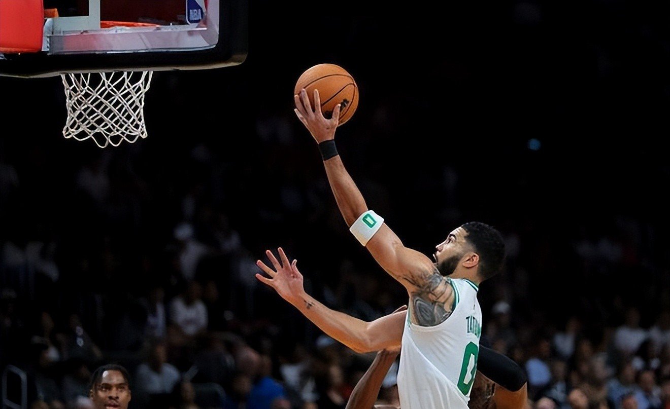 勇士翻盘波兰男篮，米切尔惊艳世界的简单介绍