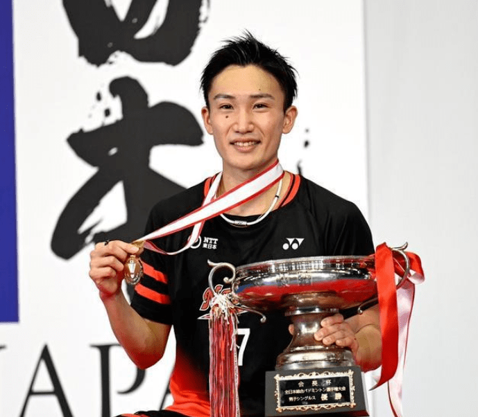 日本羽毛球队鏖战英格兰羽毛球队，桃田贤斗送出助攻的简单介绍