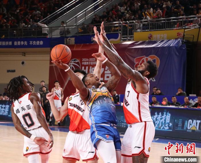 新疆男篮逆袭成功,逐渐崭露头角的简单介绍 新疆男篮逆袭成功,逐渐崭露头角的简单介绍