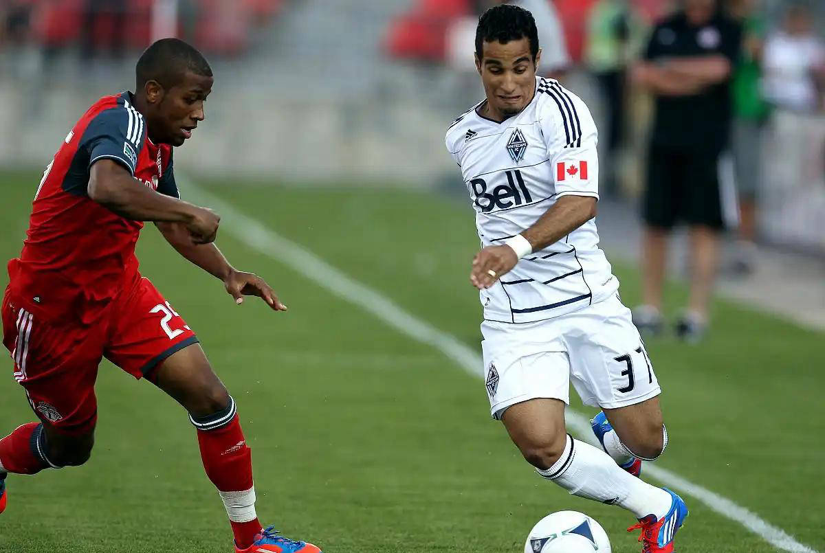 包含奥兰多足球队在比赛中表现亮眼的词条