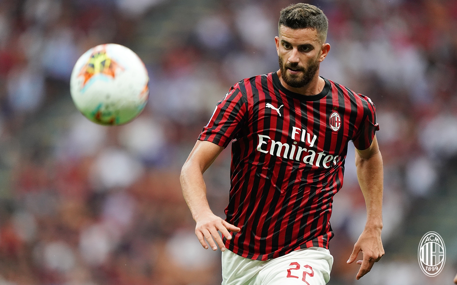 包含维罗纳官方宣布解约主教练，寻找新帅中的词条