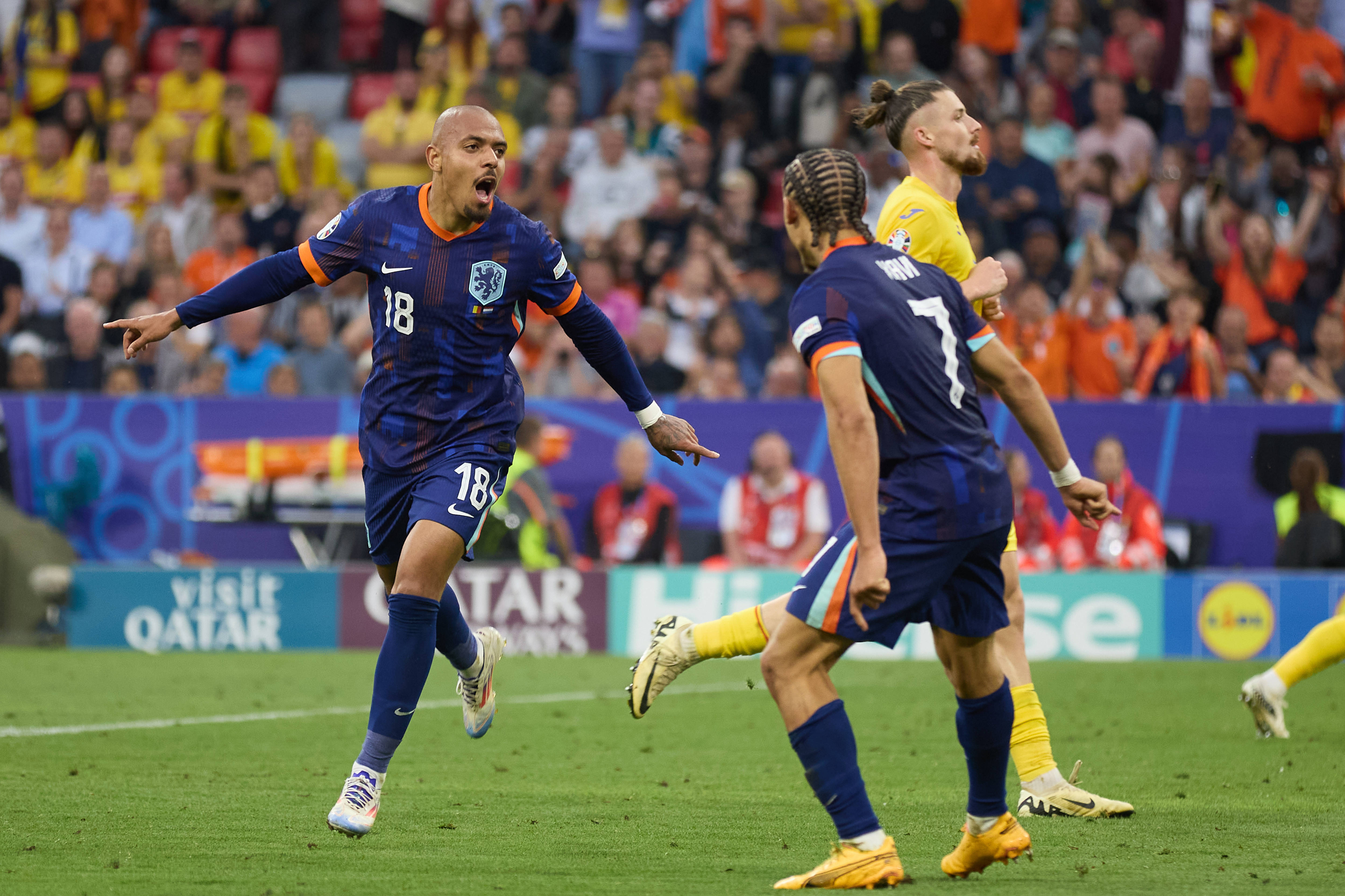 包含荷兰备战欧洲杯资格赛：荷兰VS意大利的词条