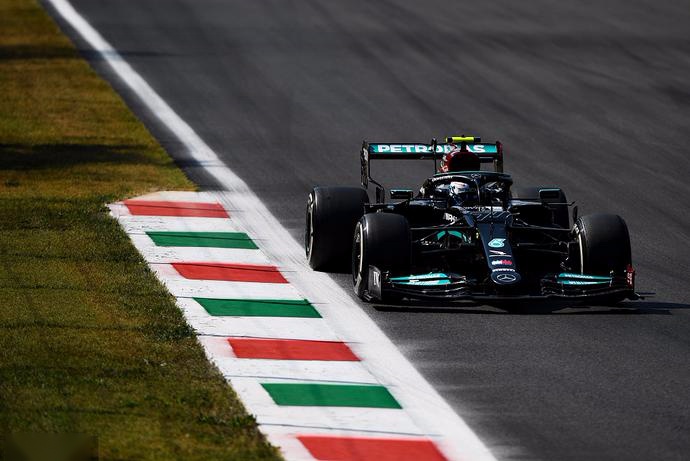 关于迈凯伦鏖战红牛二队，拉塞尔刷新纪录的信息