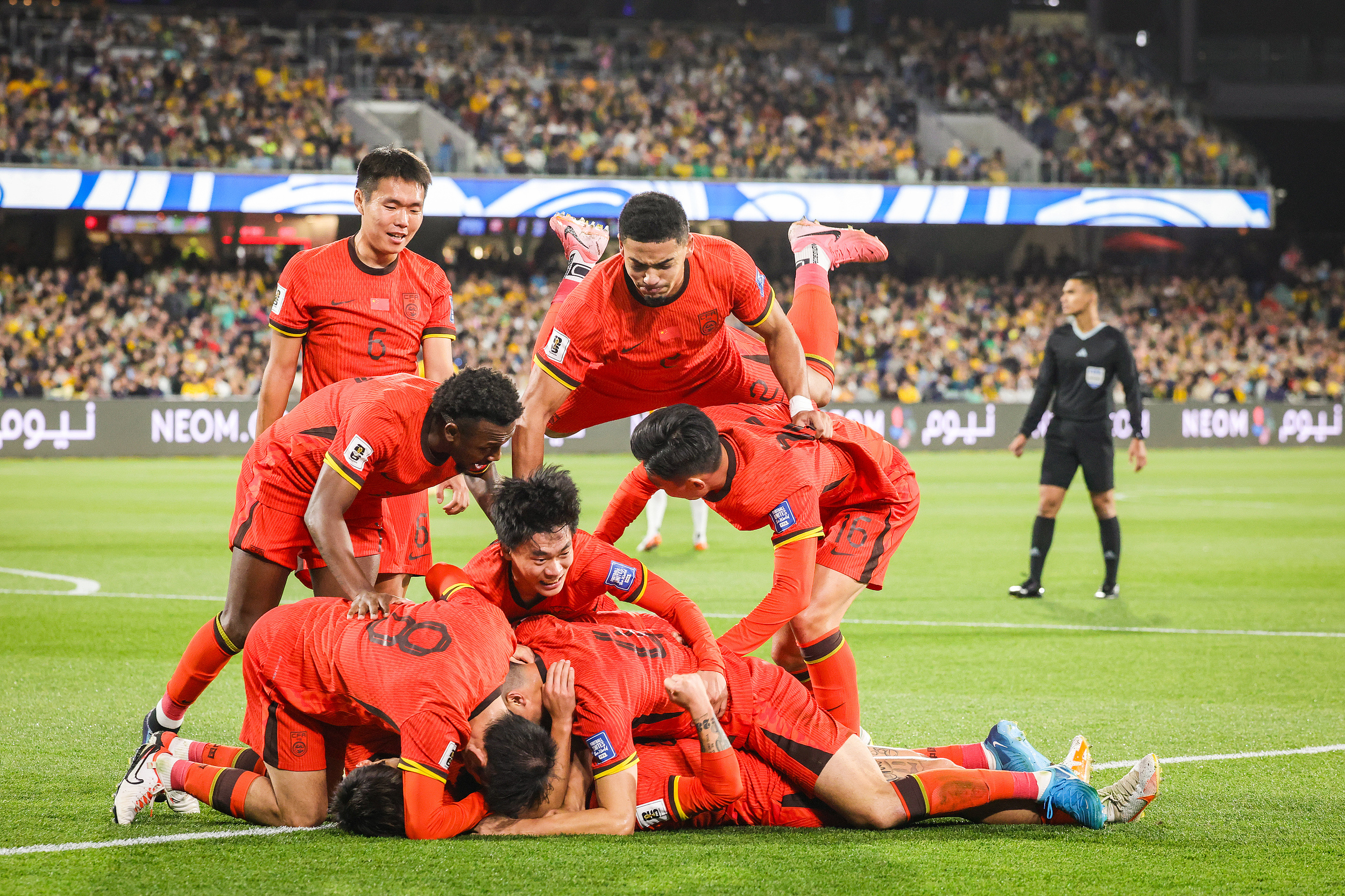 关于中国队碾压英格兰队，张继科点燃赛场的信息