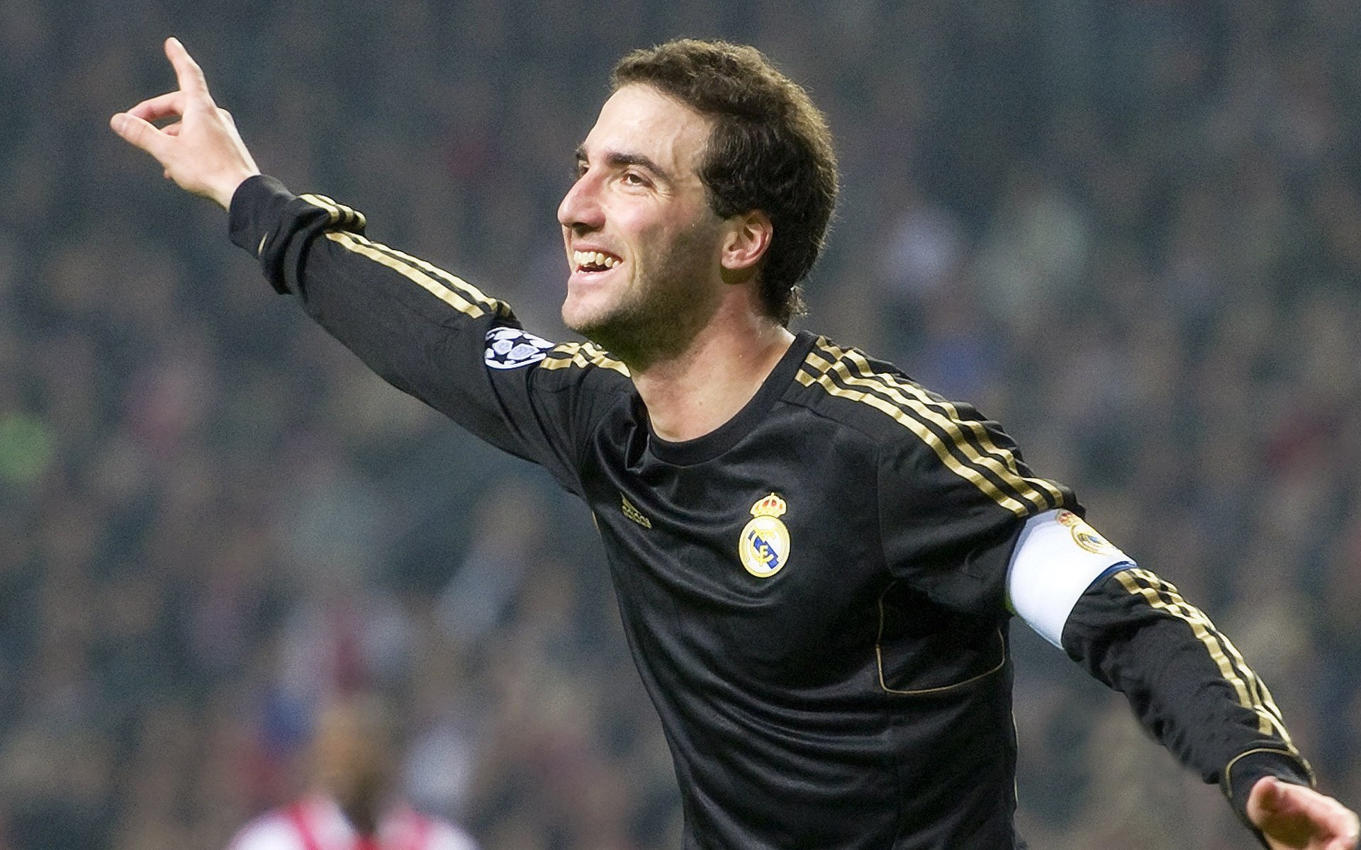 爱德华兹的怒吼与东契奇的子弹，当独行侠的绝杀刺穿凯尔特人的不败金身