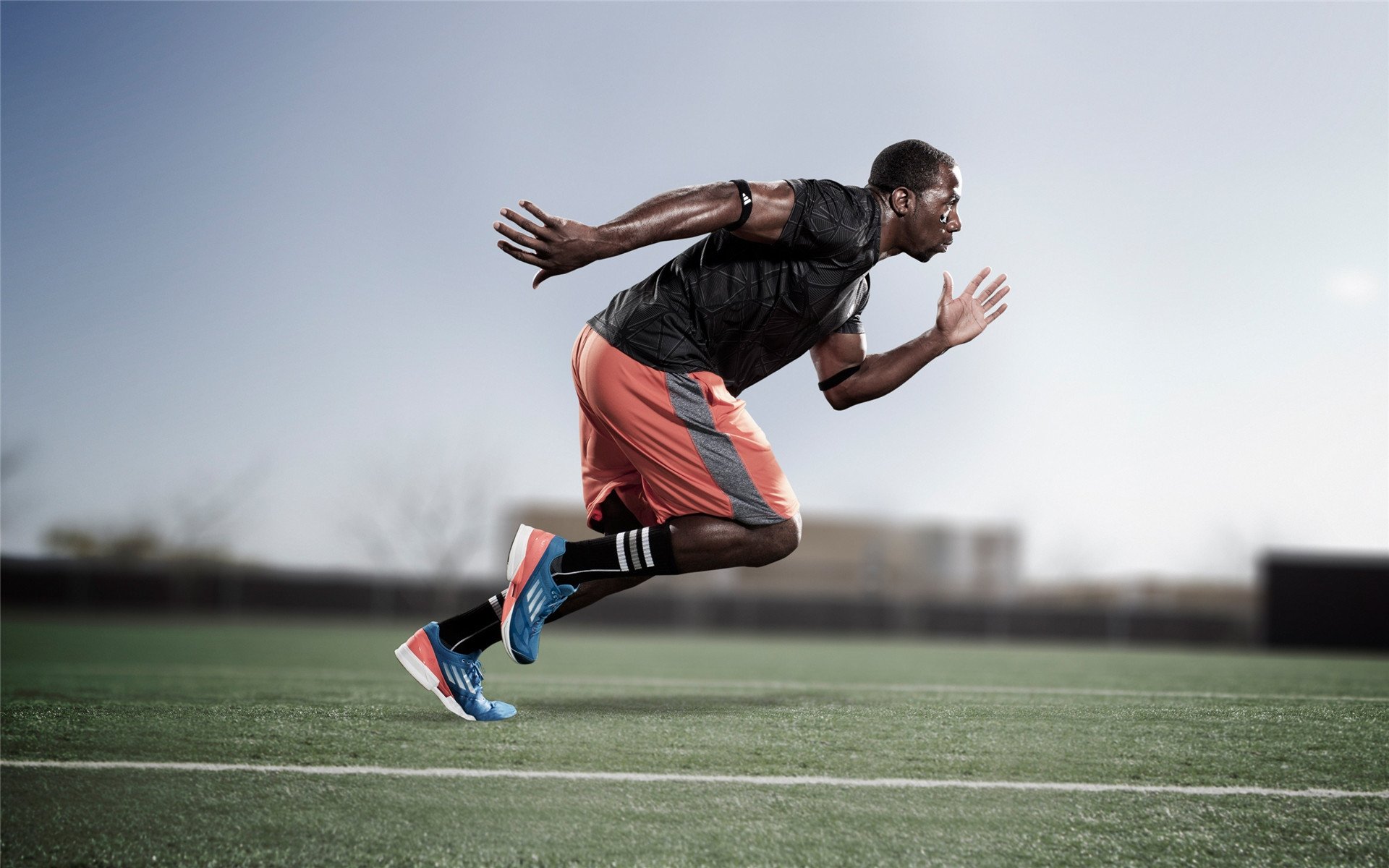 赛道上的新王，周冠宇驾驶迈凯伦力克索伯，统治全场